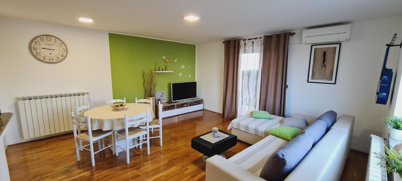 Lory Apartman *