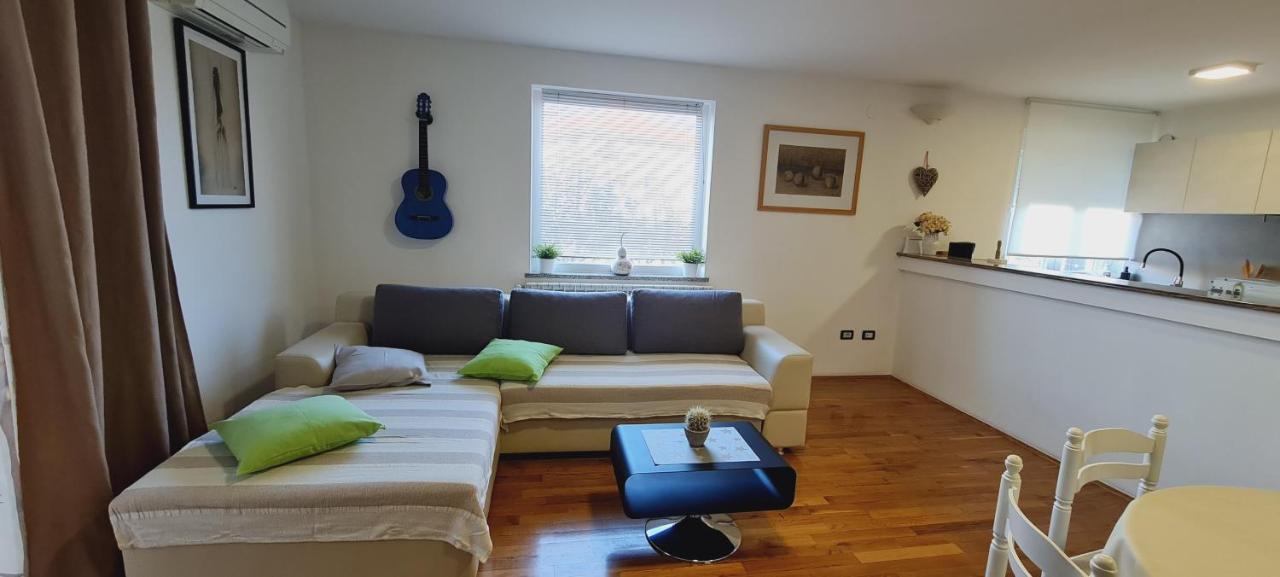 Lory Apartment *