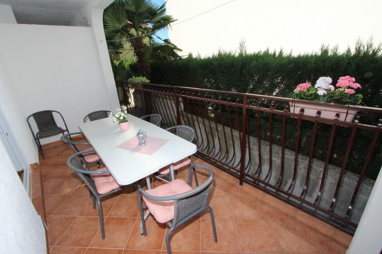 Apartment Lory *